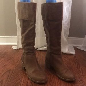 Ugg Carlin Block Heel - Taupe, size 8